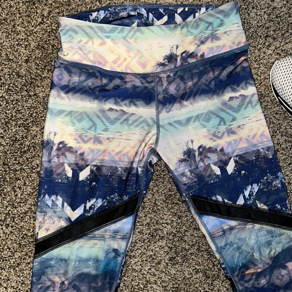 American Eagle Leggings size Medium - Picture 2 of 3